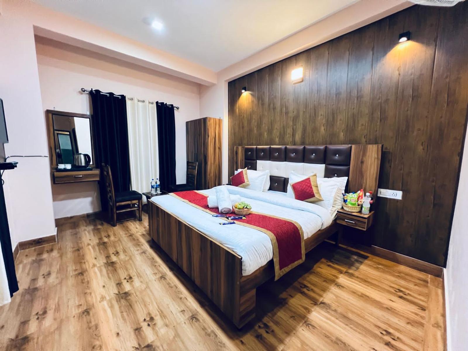 Hotel The Canadian With Jungle View, Near Dalhousie Bus Stand Banikhet Exterior photo